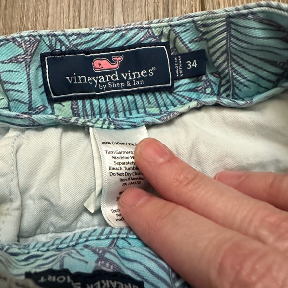 Vineyard Vines men’s shorts bundle, size 34 - Picture 4 of 4